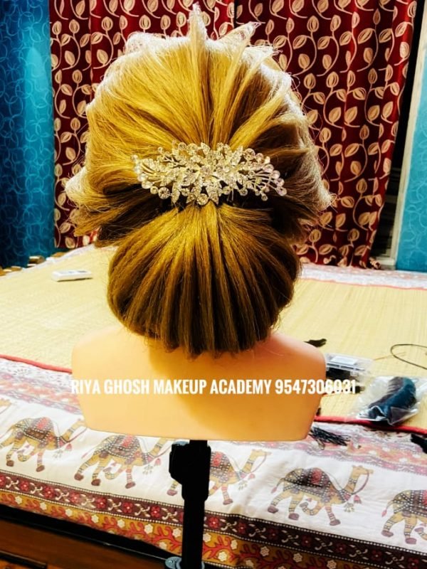 Riya Ghosh Makeup Artist, Best Makeup Artist in Kolkata - Hair Style 1