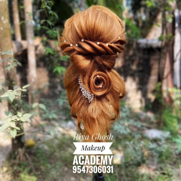 Riya Ghosh Makeup Artist, Best Makeup Artist in Kolkata - Hair Style 2-min